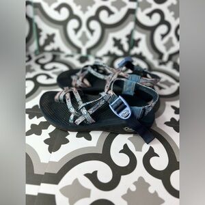 Chaco’s Blue and White Aztec Strap Sandal Size 6